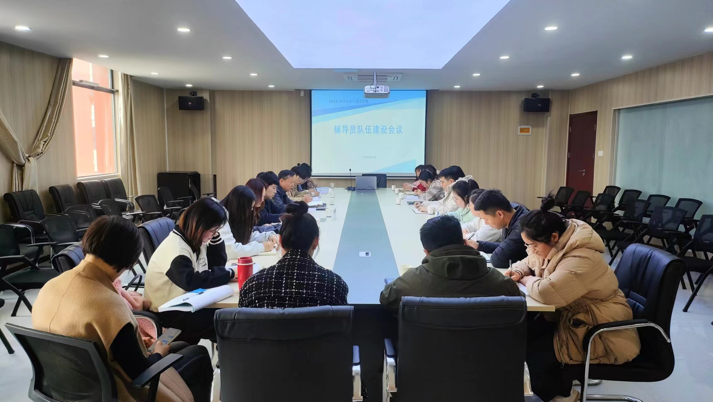 米兰召开大三辅导员调研会