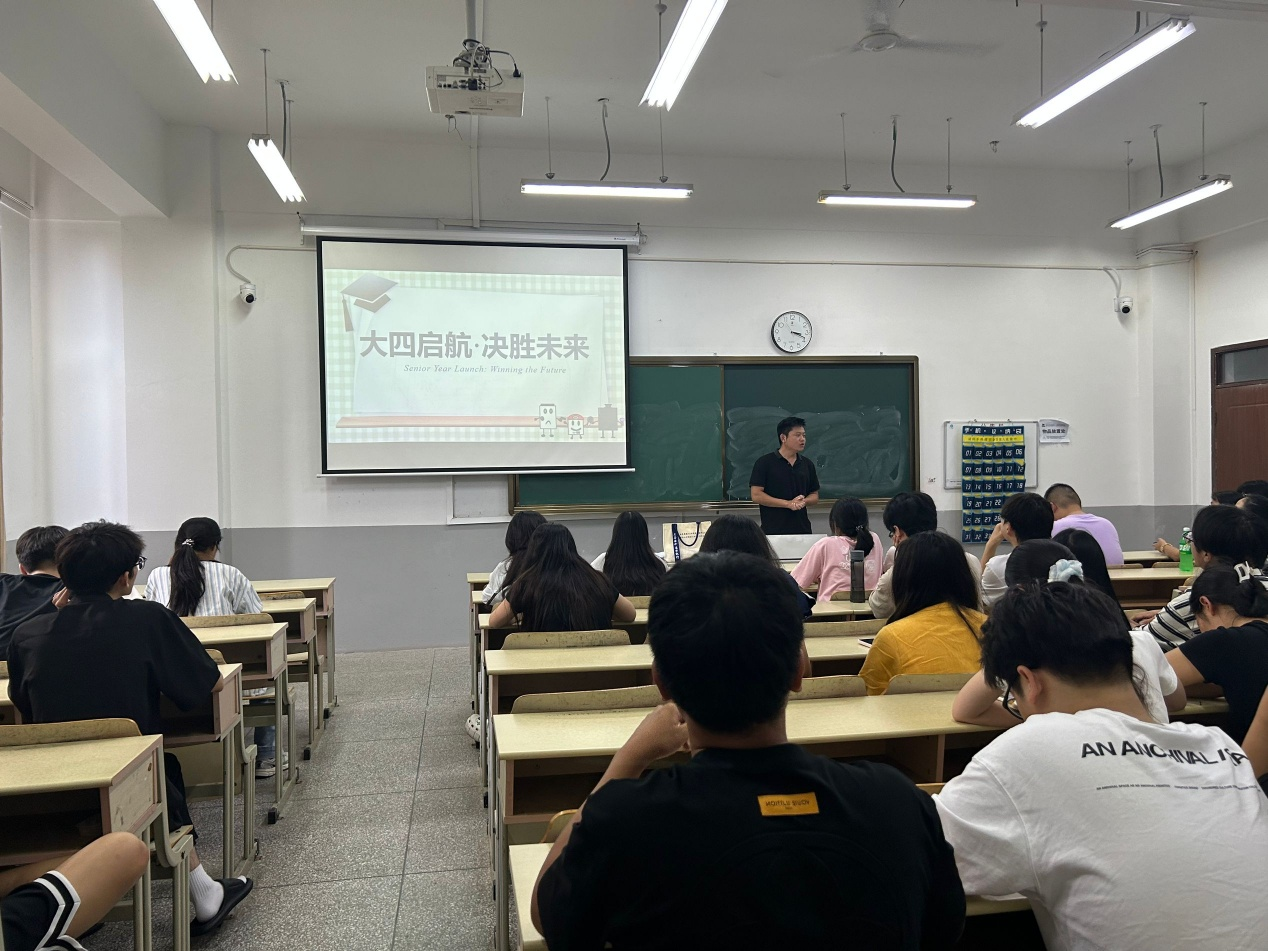 <strong>携梦同行，启航未来 ——土木工程学院2022级交通工程专业召开大四新学期主题班会</strong>